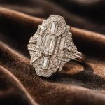 découvrez comment identifier une bague art déco des années 1930 grâce à nos conseils sur les caractéristiques et les styles uniques de cette période emblématique.